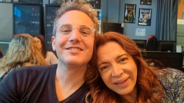 Lizy Tagliani con su hijo, se conoció una nueva foto: “Buscándolo por el colegio”