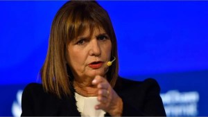 Patricia Bullrich, a Mauricio Macri por la movilidad jubilatoria: «Estás de un lado o del otro, basta de especular»