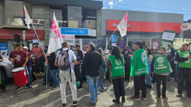 Este año se concentraron varias protesta gremiales por el cierre del CDR de Bariloche. Archivo