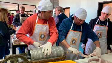 Nueve peñas se reunen en la Escuela Agraria de Regina para celebrar la Fiesta del Chorizo Casero. Foto: gentileza. 