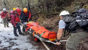 Video | Rescataron a una mujer lesionada en el parque Nahuel Huapi: mirá el intenso operativo