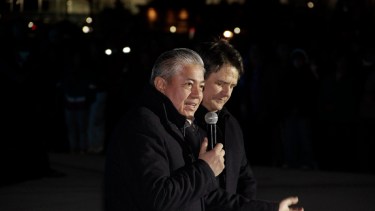 Rolando Figueroa junto a Mariano Gaido en la inauguración del centro de convenciones Domuyo. Foto: Oscar Livera.