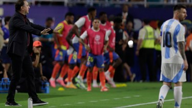 Néstor Lorenzo opinó sobre la baja de Lionel Messi en la Selección Argentina. Foto: FBaires.