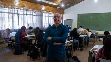Ricardo Martínez tiene 61 años y es profesor del CET 2 en Bariloche. Foto: Marcelo Martínez