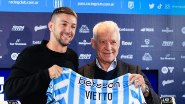 Racing presentó a Luciano Vietto y le tiró un palo al Huevo Acuña: «El que quiere volver&#8230;»