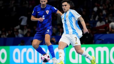 El combinado nacional se clasificó a los cuartos de final del Mundial de Futsal. Matías Rosa, autor de uno de los goles argentinos.