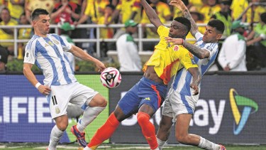 Colombia VS Argentina )Photo by JOAQUIN SARMIENTO / AFP)