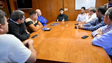 El gobernador Ignacio Torres participó de una reunión con empresarios de ambas provincias. (Gentileza)
