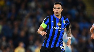 El Toro Martínez ingresó en la segunda parte en el Inter que empató en Inglaterra.