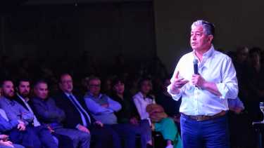 Rolando Figueroa hizo una reunión para la planta política. Foto: Cecilia Maletti.