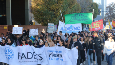 Docentes y estudiantes de la Universidad Nacional del Comahue se preparan para movilizarse contra el veto presidencial a la Ley de Financiamiento Universitario.