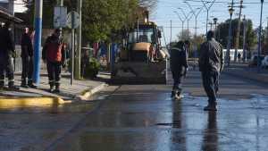 Se rompió un caño en Roca y media ciudad quedó sin agua por tres horas: qué pasó