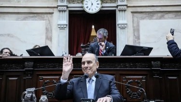 Guillermo Francos busca aliados en los bloques dialoguistas rumbo a las sesiones extraordinarias.