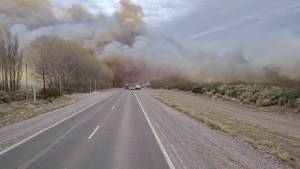 Liberan el tránsito camino a Vaca Muerta tras el incendio en Ruta 7, cerca de Añelo