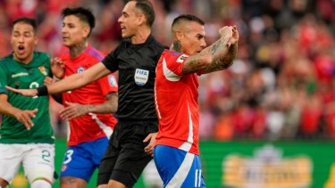 Eduardo Vargas marcó un polémico gol en el encuentro entre Chile y Bolivia. 