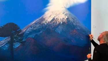 Pintó el volcán con una fumarola. Foto: gentileza