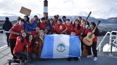 Video | De Aluminé al fin del mundo: la Orquesta Infantil y Juvenil tocó el himno en Ushuaia y emocionó a todos
