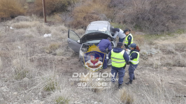 Accidente sobre la Ruta 23, cerca de Junín de los Andes. Foto: Policía de Neuquén