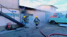 Imagen de Bomberos controlaron el incendio en el corralón municipal de Bariloche