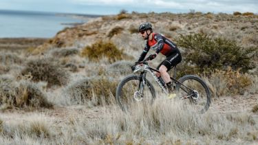 Pedalear junto al mar y las ballenas. Imperdible