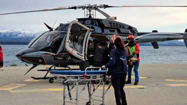 El montañista fue descendido del helicóptero. Foto: gentileza
