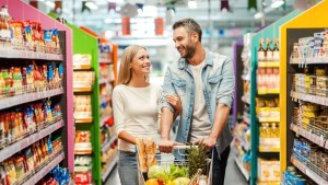 ¡Insólito! Lanzan una app estilo «Tinder» para encontrar el amor en el supermercado: cómo usarla