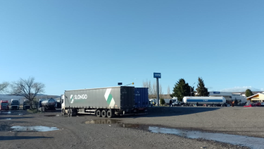 Cierre de Pino Hachado: son más de 100 los camiones varados y desvían colectivos de Neuquén a Chile