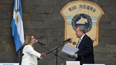 Pedro Pesatti le tomó juramento a la nueva funcionario en el inicio de la sesión. Foto: Marcelo Ochoa.