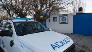 Golpeó a su expareja y a sus hijos tras violar una prohibición de acercamiento en Roca