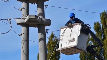 Corte de luz total en cinco zonas de Villa La Angostura, este jueves: horarios afectados