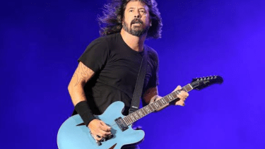 "Tengo otra confesión para hacer": El músico Dave Grohl confesó una infidelidad a su esposa.
