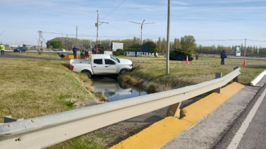 Despistó y terminó dentro de un canal de riego en Luis Beltrán. Foto: gentileza