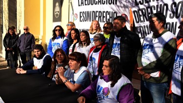 Unter frente a la Legislatura. Foto: Marcelo Ochoa
