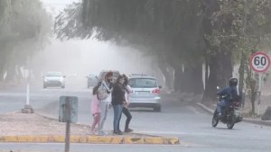 Alerta por tormenta, granizo y viento zonda cerca de Neuquén este martes: diez provincias afectadas