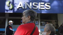 Imagen de Con bono y aumento: cuánto cobrarán los jubilados y pensionados de Anses en febrero 2025