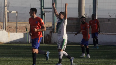 El Goldo, clave en la doble conquista de 2023, retorna al Dino. (Archivo Oscar Livera)