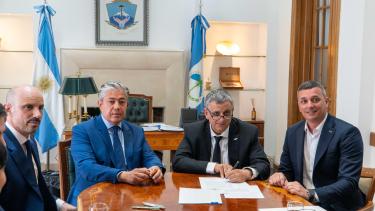 Entre otros puntos, el acuerdo establece la entrega de equipamiento para 18 escuelas técnicas. Foto: gentileza. 