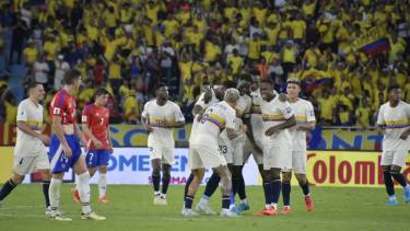 Colombia fue una aplanadora y goleó a Chile que sigue último en las Eliminatorias. 