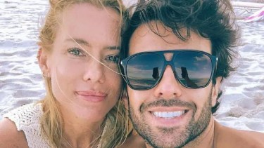 Manu Urcera y Nicole Neumann en el parto. 
