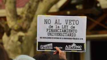 Hay protestas en contra del veto al financiamiento universitario. (Archivo) 