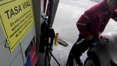 Los surtidores donde se cobra tasa vial para subsidiar al transporte público ya están en las estaciones de servicio (foto Oscar Livera)
