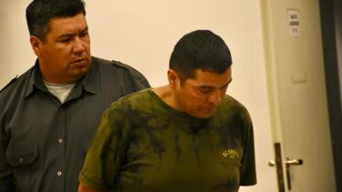 Claudio Calfuqueo se encuentra detenido en la comisaría 12. Foto Matías Subat.