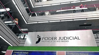Docente y exfuncionaria deberá devolver más de 33 millones de pesos por doble percepción en Río Negro