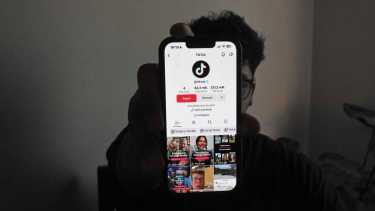 TikTok conocía los efectos dañinos de su plataforma sobre los jóvenes. Foto: Andrés Maripe 