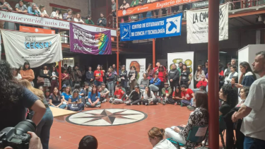 Denuncian que libertarios atacaron a estudiantes de la Universidad Nacional de Quilmes. (Foto: Noticias Argentinas).
