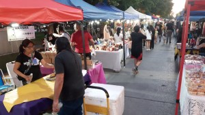 De qué trata la feria gratuita por la que cortaron calles en el microcentro de Neuquén este viernes
