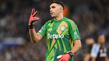 Dibu Martínez mantuvo la valla invicta del Aston Villa en la Champions League.