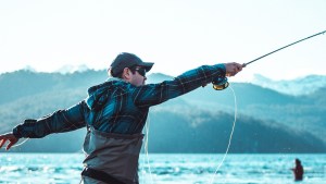 «Las aperturas siempre son buenos momentos»: arranque de la temporada de pesca en el Correntoso, el río más corto del mundo