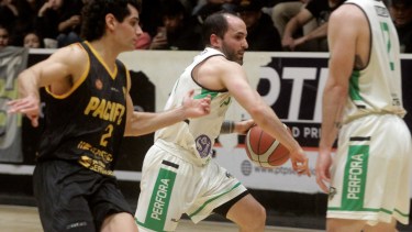 Pérfora le ganó la carrera final a Pacífico y se quedó con el 1. El equipo de Nacho Claris tendrá una cita clásica con Petrolero. (Oscar Livera)