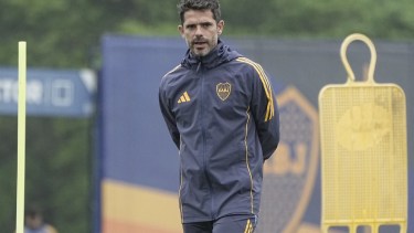 Fernando Gago prepara un once defensivo para recibir a Deportivo Riestra. Foto: @BocaJrsOficial.